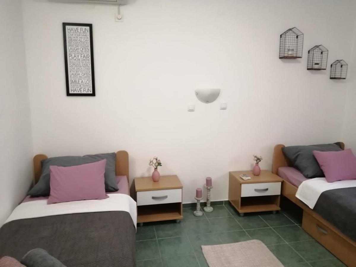 Holiday House Lara Starigrad Paklenica Exterior foto
